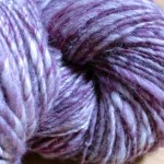 バルキー糸を紡ぐ（紫）